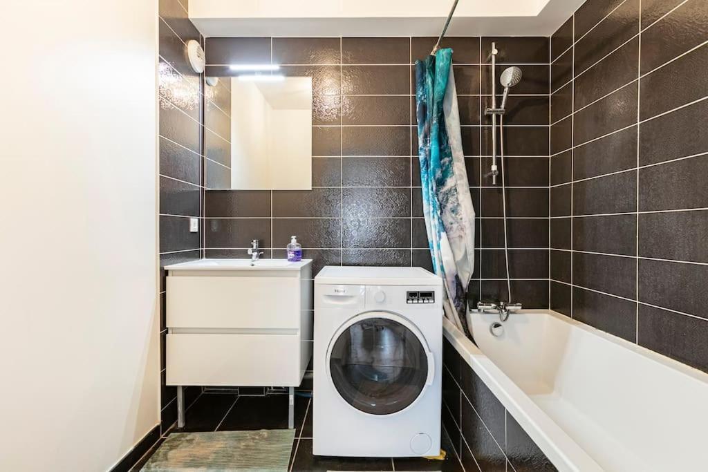 Grand Appartement , Paris La Defense Arena, 50 Metres De La Gare, 15 Min Champs Elysees Nanterre Exterior foto