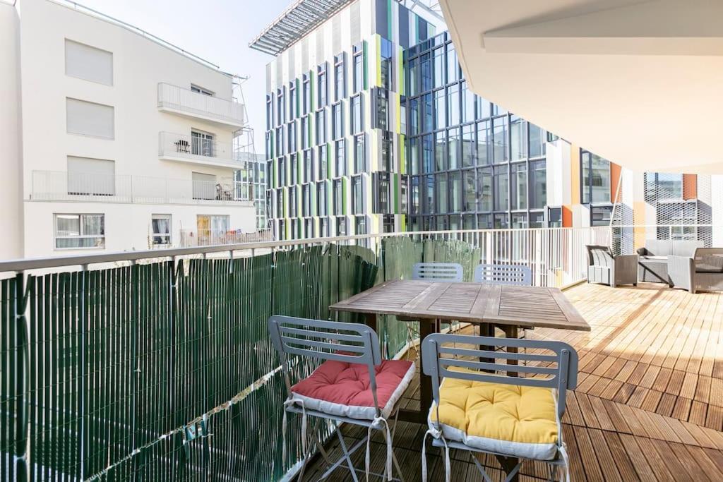 Grand Appartement , Paris La Defense Arena, 50 Metres De La Gare, 15 Min Champs Elysees Nanterre Exterior foto