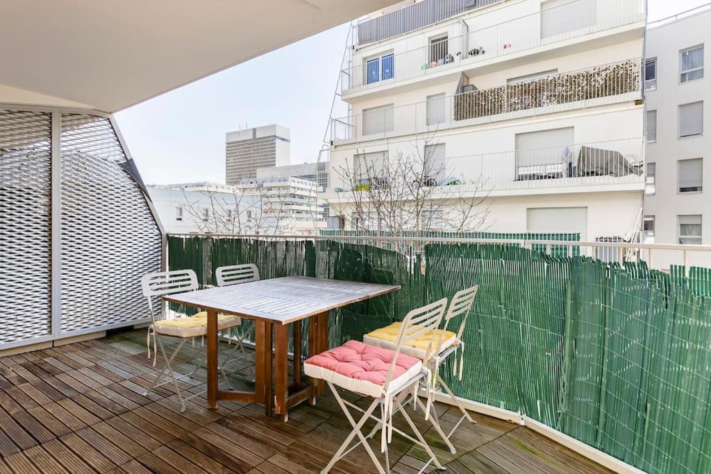 Grand Appartement , Paris La Defense Arena, 50 Metres De La Gare, 15 Min Champs Elysees Nanterre Exterior foto